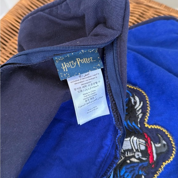 🪄 Harry Potter x Pottery Barn Ravenclaw Pillow Cover | EUC - Picture 5 of 6